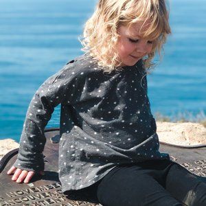 Rylee + Cru // Long sleeve stars tee dark blue-gray // Size 4-5